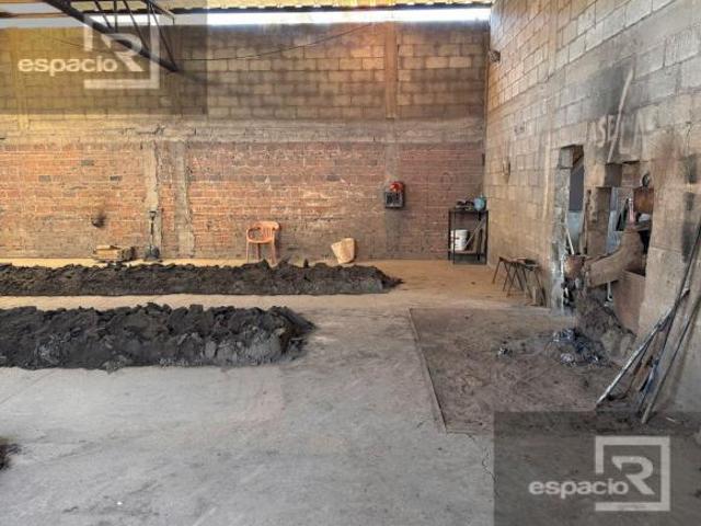 TERRENO EN VENTA EN AV. ZARAGOZA CON BODEGAS