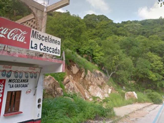 Terreno en venta en Acapulco con hermosa vista al mar, ubicado en la parte alta del fraccionamiento Costa Azul. Calle Flavio Rivero