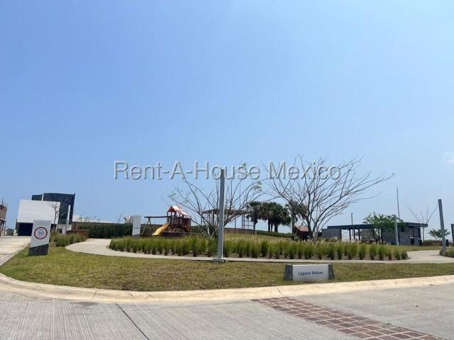 Terreno en Venta en Alvarado, Punta Tiburon NC. 25 2732