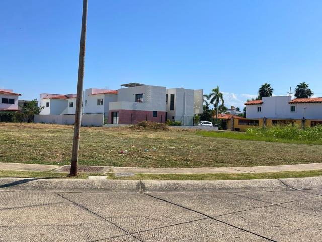 Terreno en Venta en Bucerias, con excelente conectividad en Riviera Nayarit Residencial Flamingos