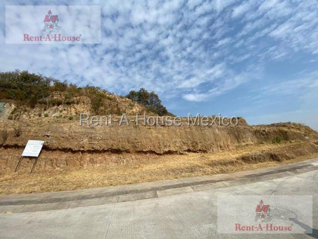 Terreno en Venta en Bosque Real 27 210