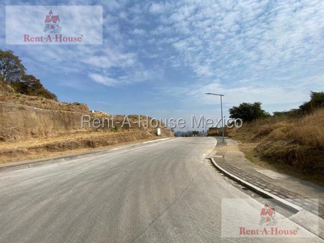 Terreno en Venta en Bosque Real 27 210