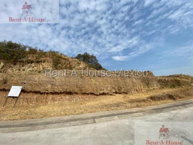 Terreno en Venta en Bosque Real 27 210