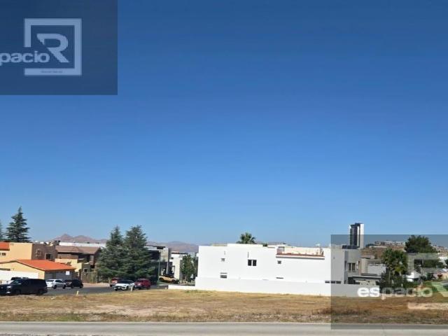 TERRENO EN VENTA EN BOSQUES DEL SAN FRANCISCO FRENTE A PARQUE
