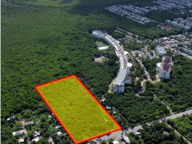 Terreno en Venta en Cancún 18,282 mts entre el Arco Norte y la Av Tulum