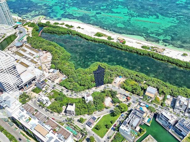 Terreno en Venta en Cancun en Laguna II Puerto Cancun con Excelentes Amenidades