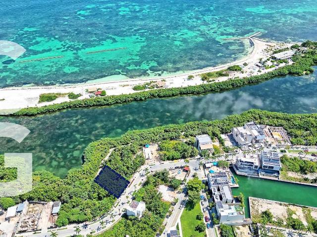 Terreno en Venta en Cancun en Laguna II Puerto Cancun con Excelentes Amenidades
