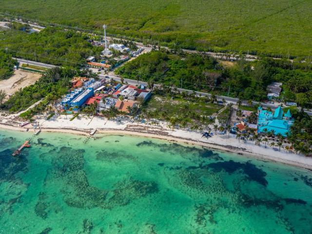 Terreno en Venta en Cancun Punta Sam a la orilla del Mar