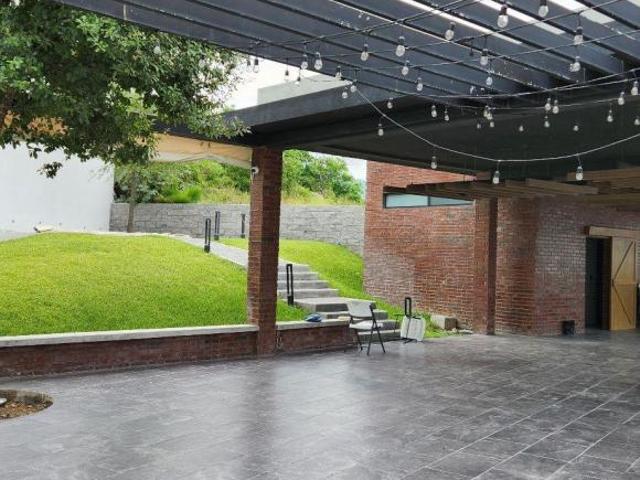 Terreno en Venta en Carretera Nacional Loma Bonita Zona Sierra Alta, Monterrey, N. L