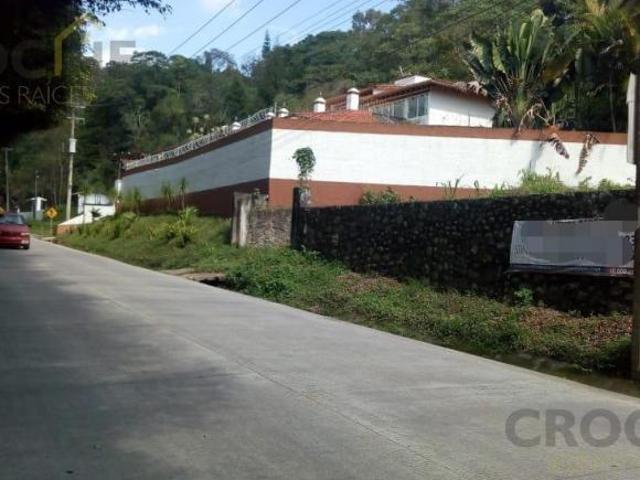 Terreno en venta en Coatepec Zona Briones Orilla de carretera