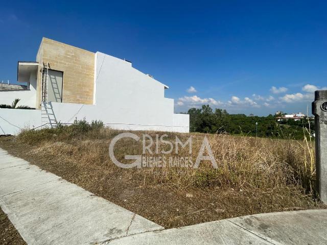 TERRENO EN VENTA EN COL. JARDINES