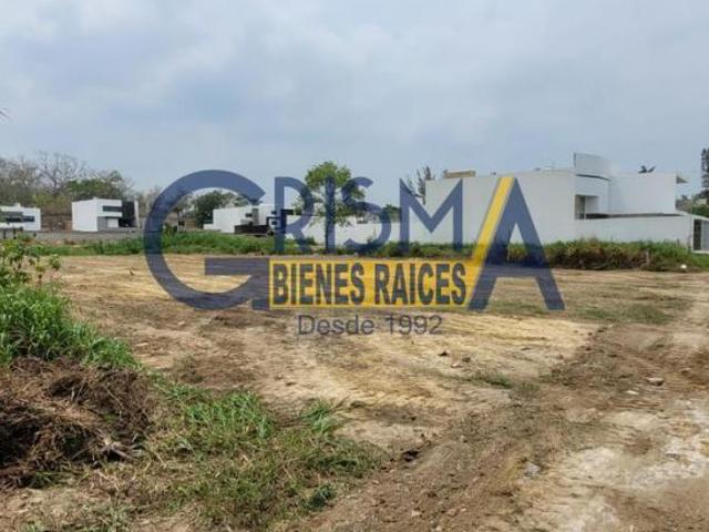 TERRENO EN VENTA EN COL. JARDINES