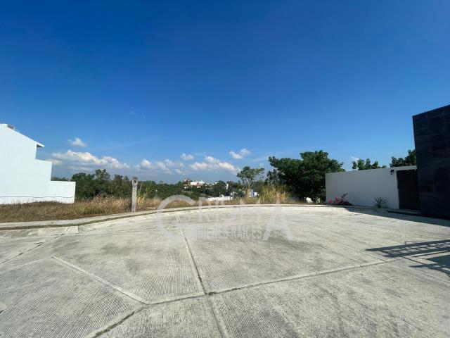 TERRENO EN VENTA EN COL. JARDINES