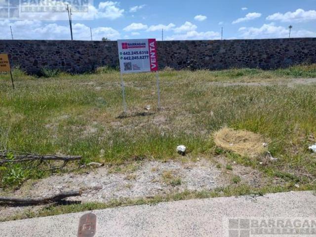 Terreno en venta en condominio San Lorenzo en Lomas del Campanario Norte