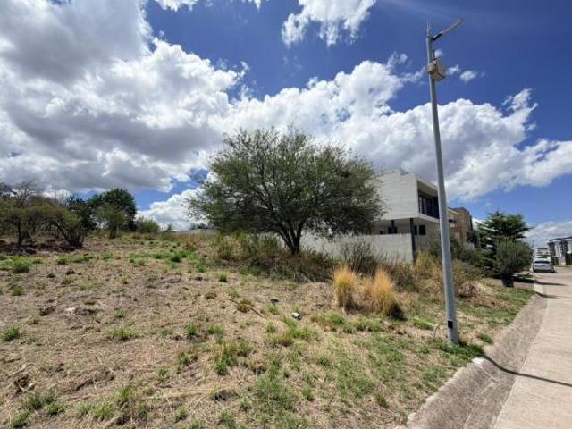 Terreno en venta, en Condominio XIV