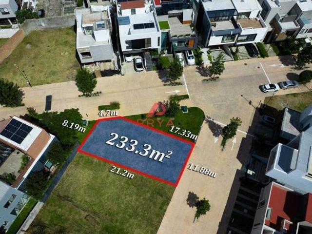 Terreno en Venta en Coto Bosquetto, Bosques Vallarta Zapopan | 233 m² en Esquina