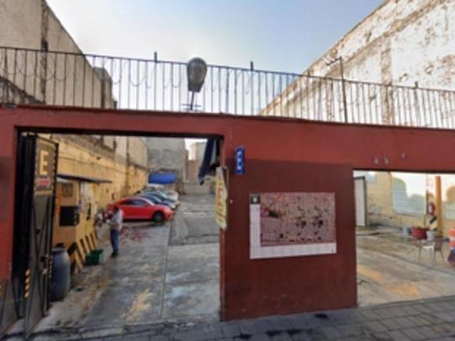 Terreno en venta en el Centro de la Ciudad de México 685 m2 sin construcción. Actualmente es estacio
