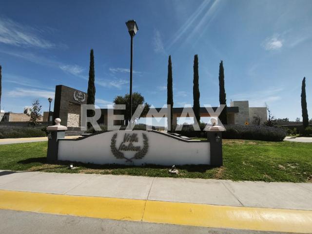 Terreno en venta en el Fraccionamiento Privado Villa Italiana en esquina frente a la Casa Club