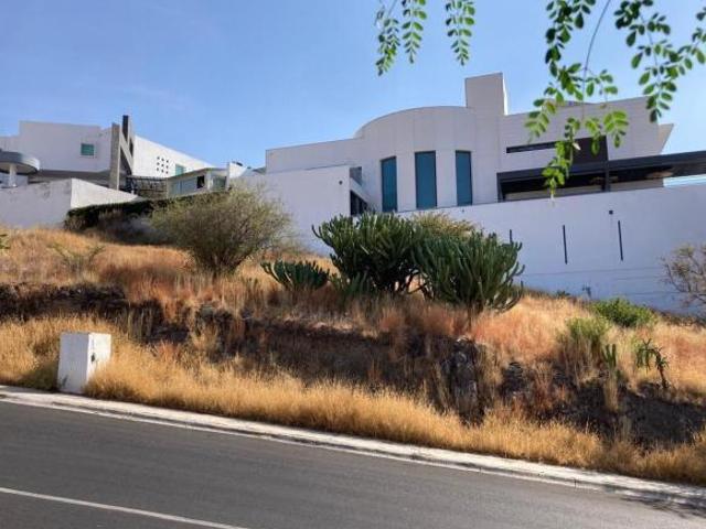 TERRENO EN VENTA EN EL PEDREGAL DE QUERETARO PARA 2 CASAS I 3
