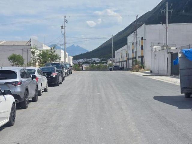 Terreno en Venta en Escobedo zona industrial Ideal para bodega o patio de maniobras 1,200m2