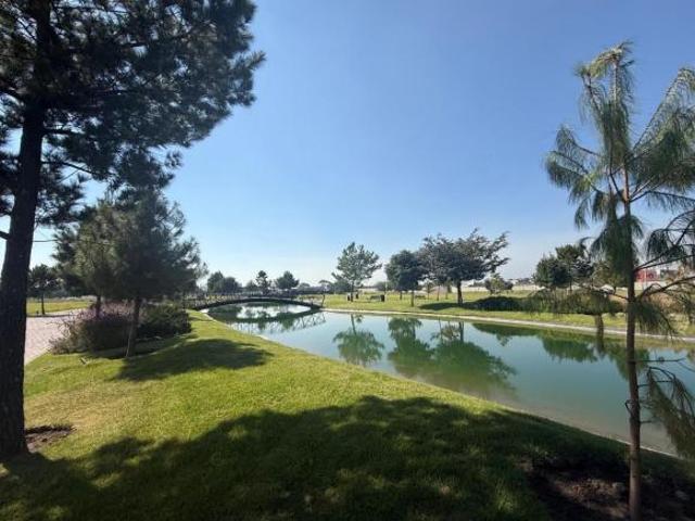 Terreno en Venta en Esquina con doble frente Condado del Valle BELARDIA, Metepec Estado de México