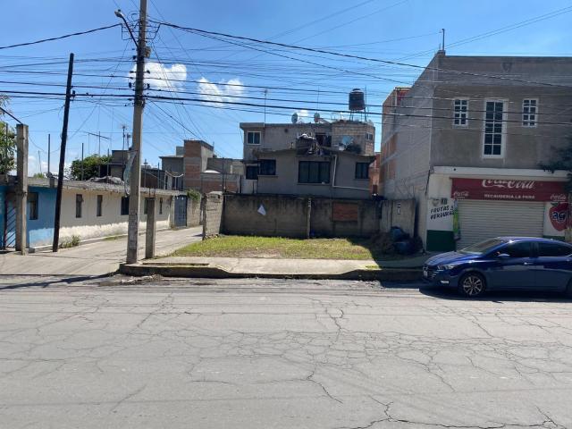 Terreno en venta en esquina a metros de Plaza Mia. Zinacantepec