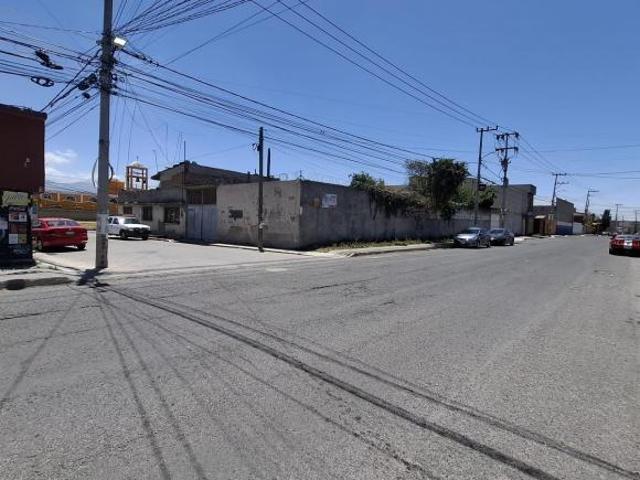 Terreno en venta en esquina en avenida en Altamirano y Cuauhtémoc
