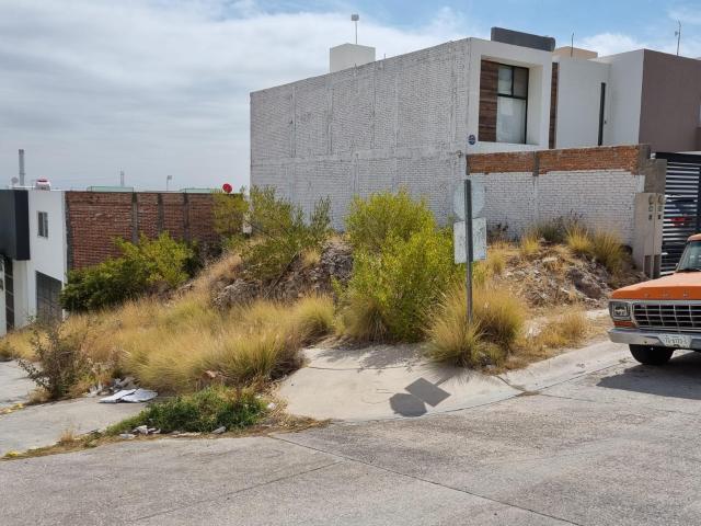 Terreno en venta en esquina en Villa Magna