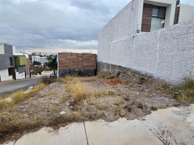 Terreno en venta en esquina en Villa Magna