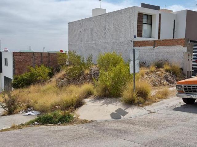 Terreno en venta en esquina en Villa Magna
