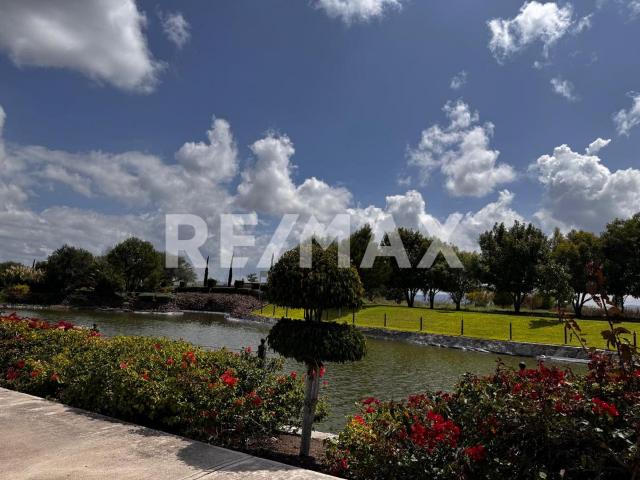 Terreno en venta en faro de los cisnes Querétaro Corregidora con increíbles áreas verdes