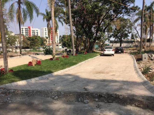 Terreno en venta en fracc. con vigilancia. Acapantizngo, Cuernavaca