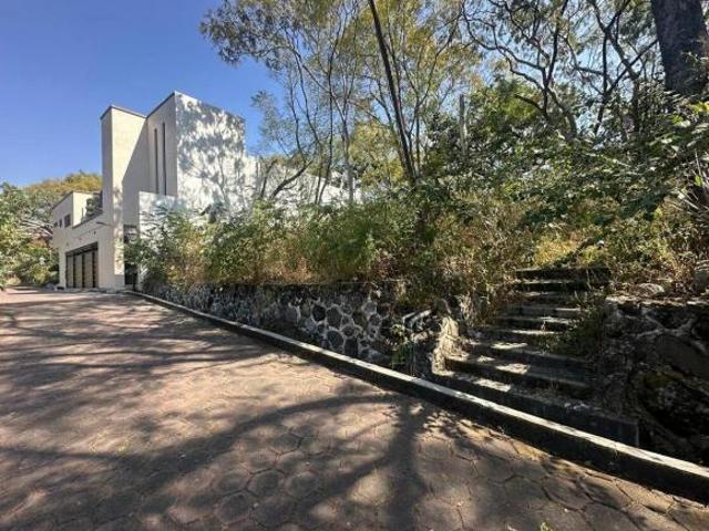 Terreno en Venta en Fracc. Laureles con Vigilancia, Col. La Cañada