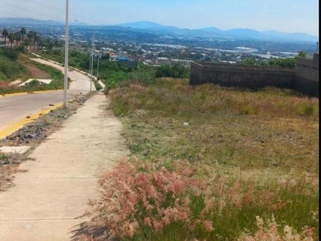 Terreno en venta en Fraccionamiento Zimalta condominio Aracar