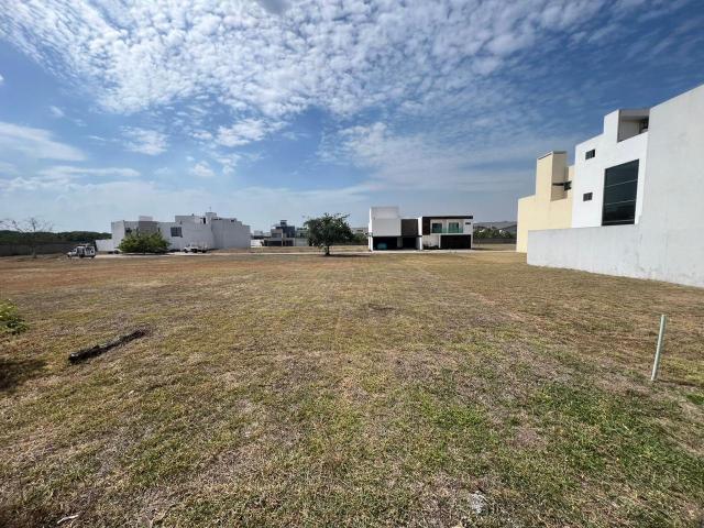 TERRENO EN VENTA EN FRACCIONAMIENTO CENTROPOLIS