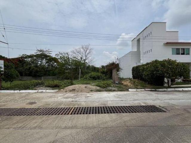TERRENO EN VENTA EN FRACCIONAMIENTO CUMBRES