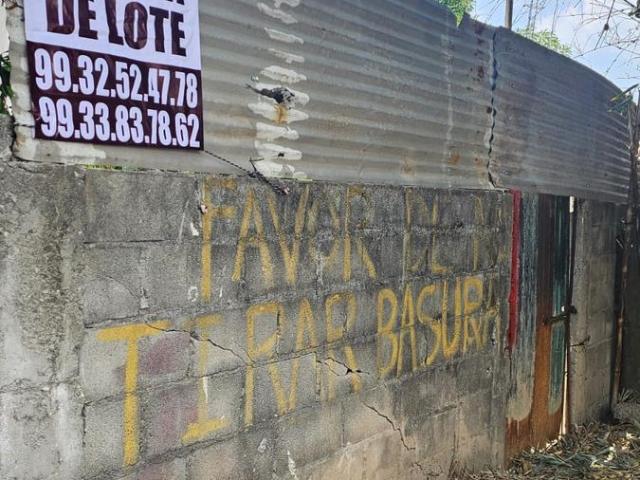Terreno en venta en Fraccionamiento Flores Del Tr?pico