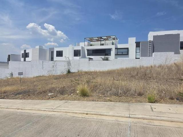 Terreno en Venta LomaAlta Tres Marías en Fraccionamiento privado