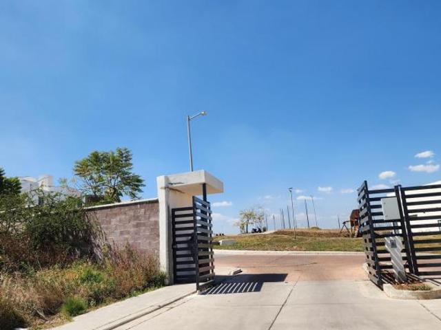 Terreno en Venta en fraccionamiento privado con casa club y áreas verdes, juegos infantiles