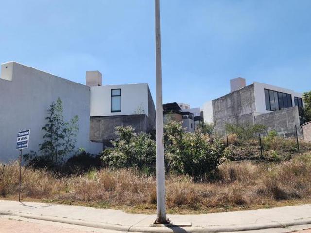 Terreno en Venta en fraccionamiento privado con casa club y áreas verdes, juegos infantiles