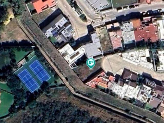 Terreno en Venta en Jardines del campestre, dentro de privada