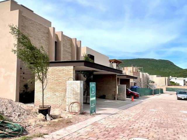 Terreno en venta en la única privada con su propia casa club de Altozano