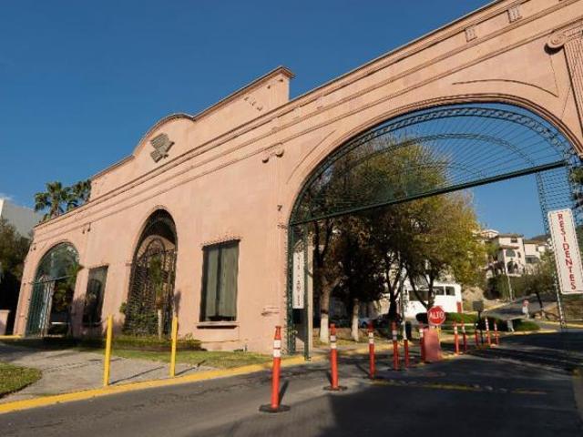 Terreno en Venta en Las Águilas, Guadalupe, Nuevo León