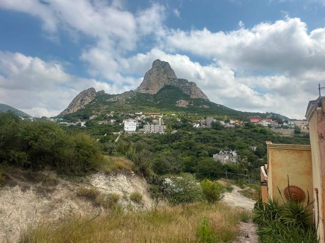 TERRENO EN VENTA EN LAS FALDAS DE LA PEÑA DE BERNAL