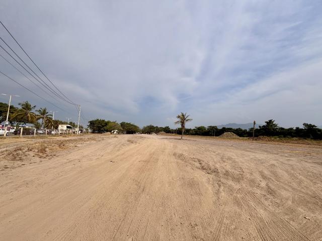 Terreno en Venta en Las Juntas, con alto flujo vehicular en Puerto Vallarta