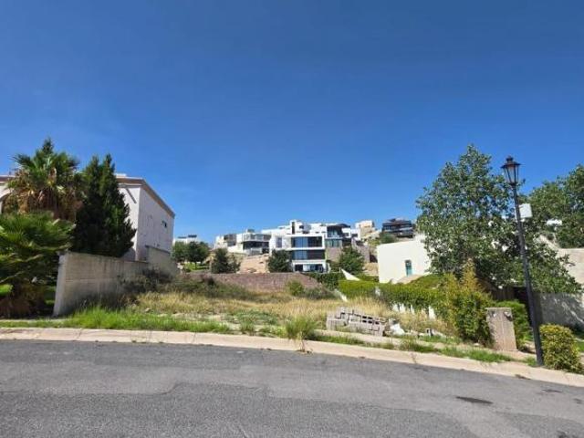 TERRENO EN VENTA EN LOMAS DEL VALLE FRENTE HOSPITAL ANGELES