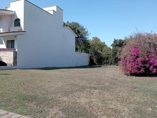 Terreno en Venta en Lomas del Bosque 4