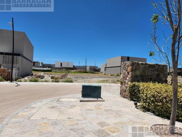 Terreno en Venta en Lomas del Campanario Norte, condominio San Felipe