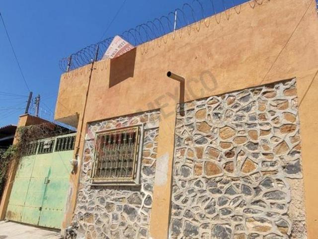 Terreno en venta en Lomas del Cuatro | 237 m² con construcción en obra gris