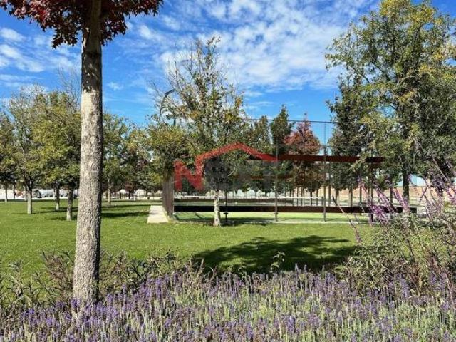 Terreno en venta en Punta Bosque frente a área verde